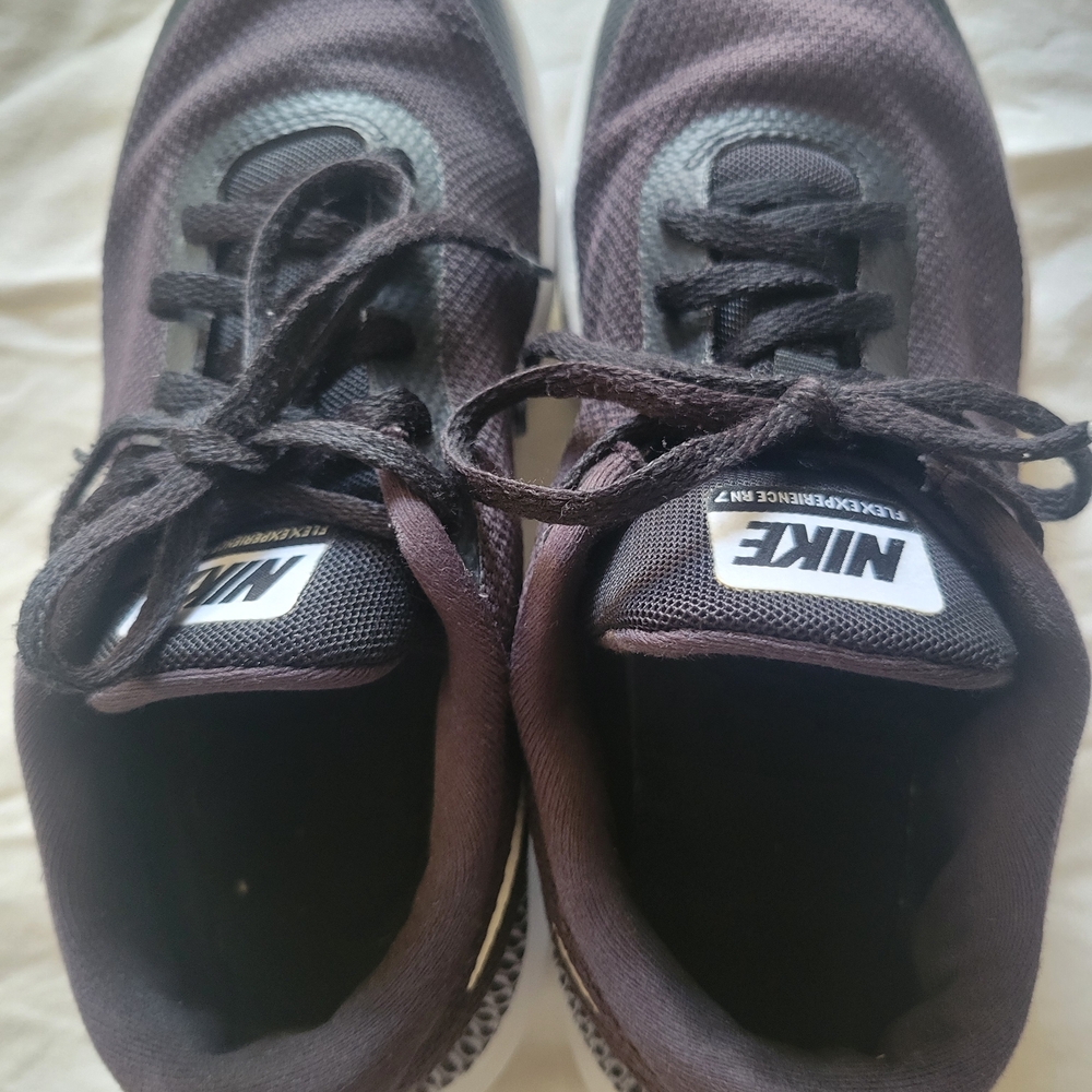 Nike Black Low-Top Athletic Sneakers